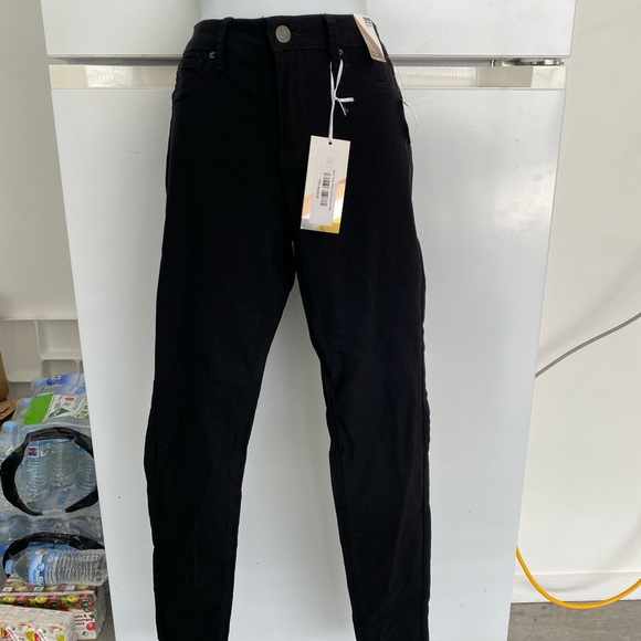 YMI’s PERFECT Jet black hyper stretch skinny Jean - Picture 4 of 7